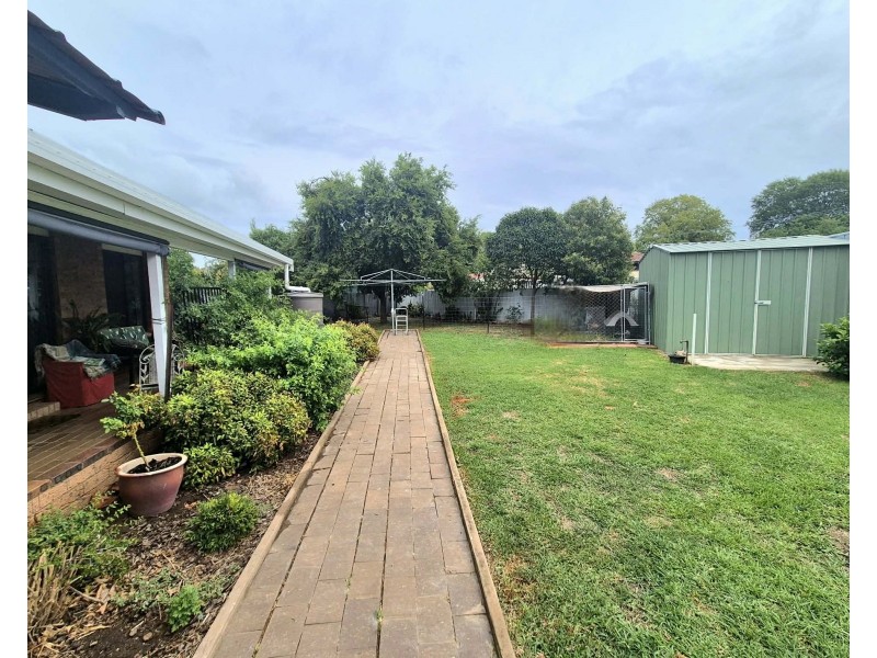 11 Hemet Cres, Cootamundra NSW 2590