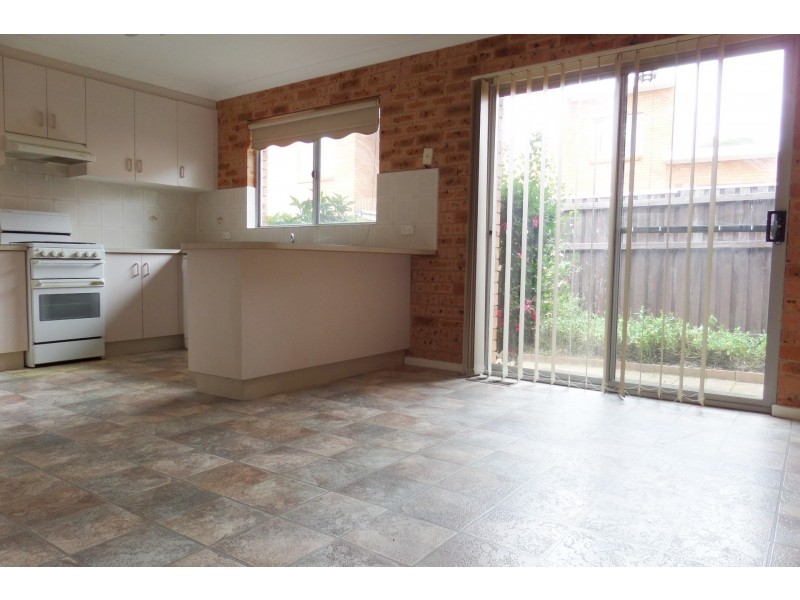 2/20 Blackall Avenue, Queanbeyan NSW 2620