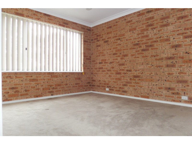 2/20 Blackall Avenue, Queanbeyan NSW 2620