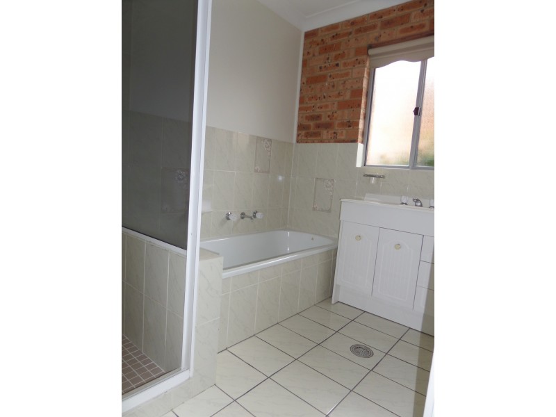 2/20 Blackall Avenue, Queanbeyan NSW 2620
