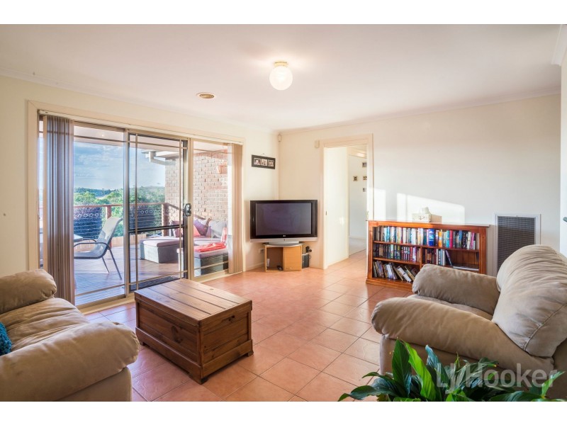 2 English Grove, Jerrabomberra NSW 2619