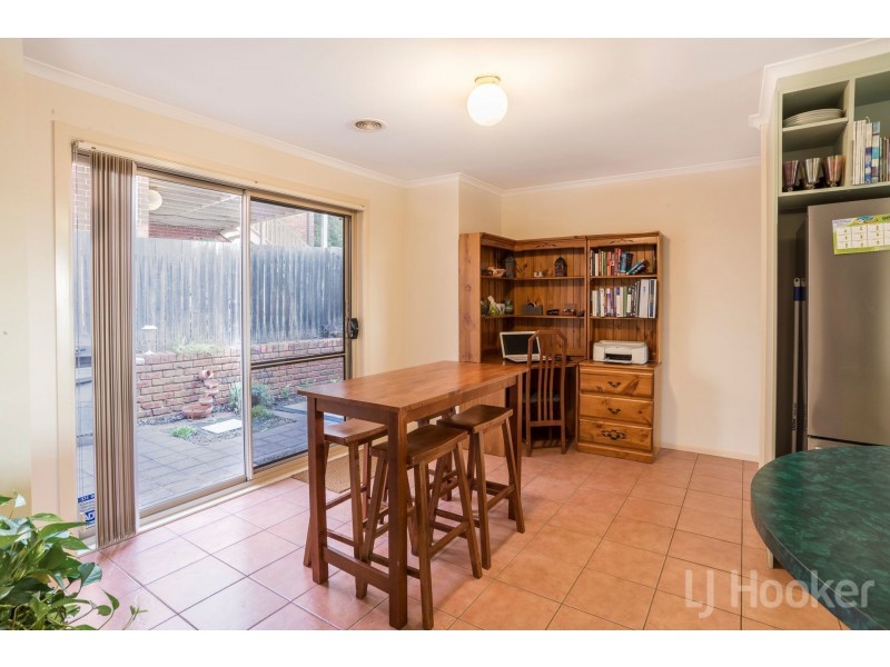 2 English Grove, Jerrabomberra NSW 2619