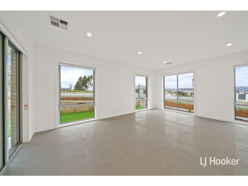 16 Rosa Street, Googong NSW 2620