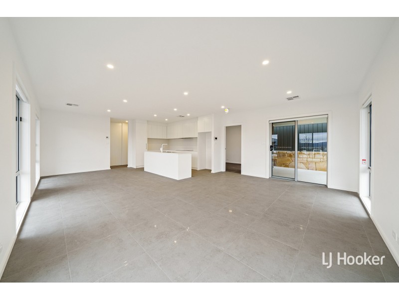 16 Rosa Street, Googong NSW 2620