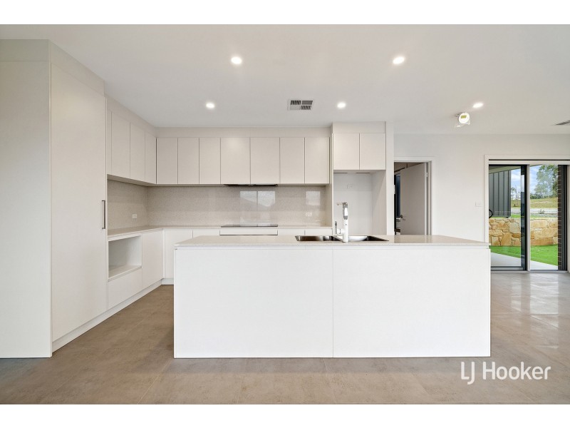 16 Rosa Street, Googong NSW 2620