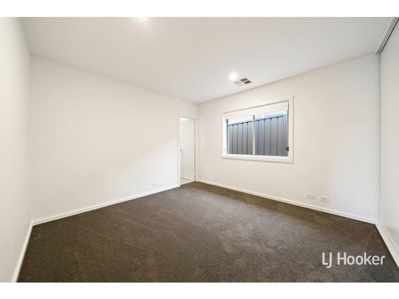 16 Rosa Street, Googong NSW 2620