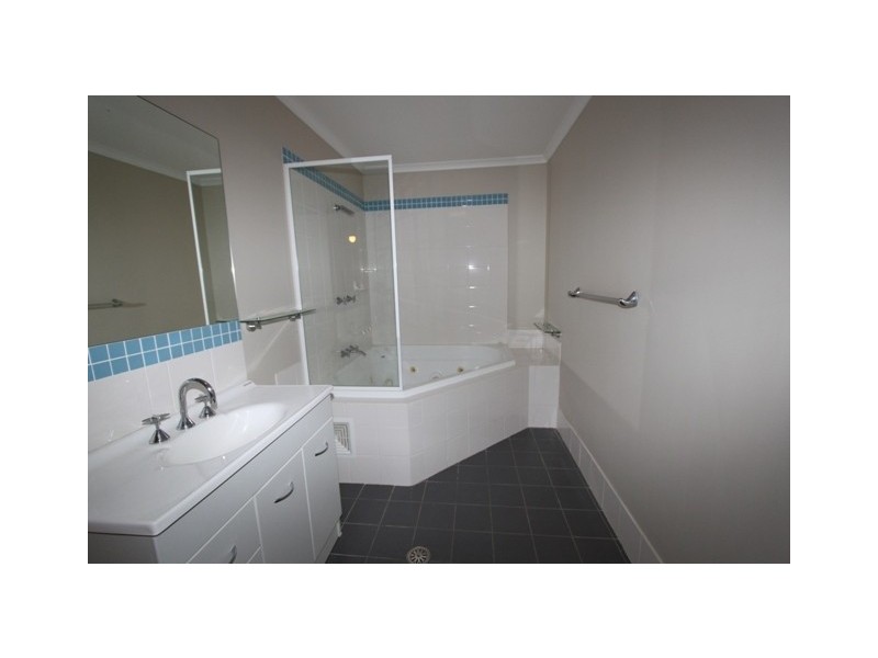 6/11 Doeberl Place, Queanbeyan NSW 2620