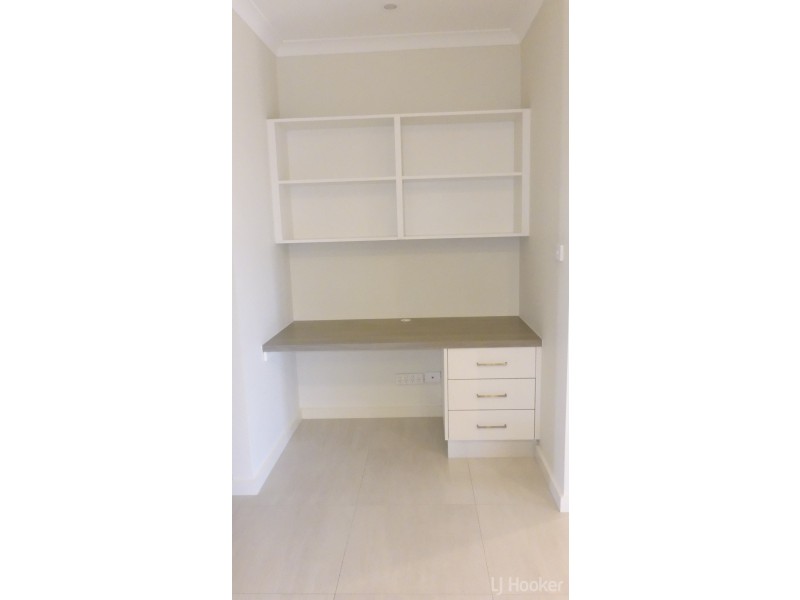 8 Carl Street, Googong NSW 2620