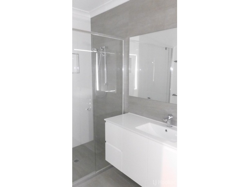 8 Carl Street, Googong NSW 2620