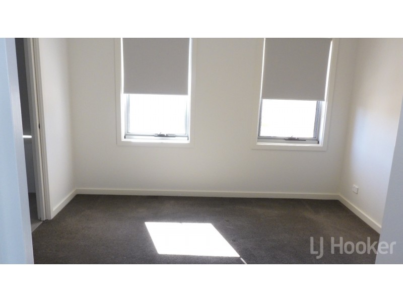 8 Carl Street, Googong NSW 2620