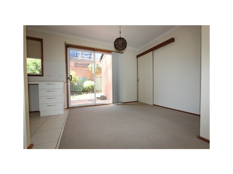 1/24 Bungendore Road, Queanbeyan NSW 2620