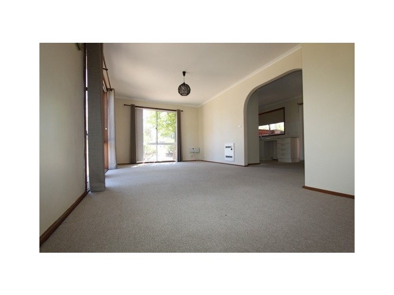 1/24 Bungendore Road, Queanbeyan NSW 2620
