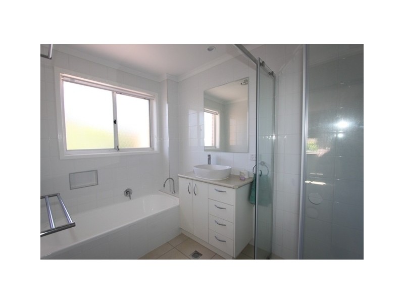 1/24 Bungendore Road, Queanbeyan NSW 2620