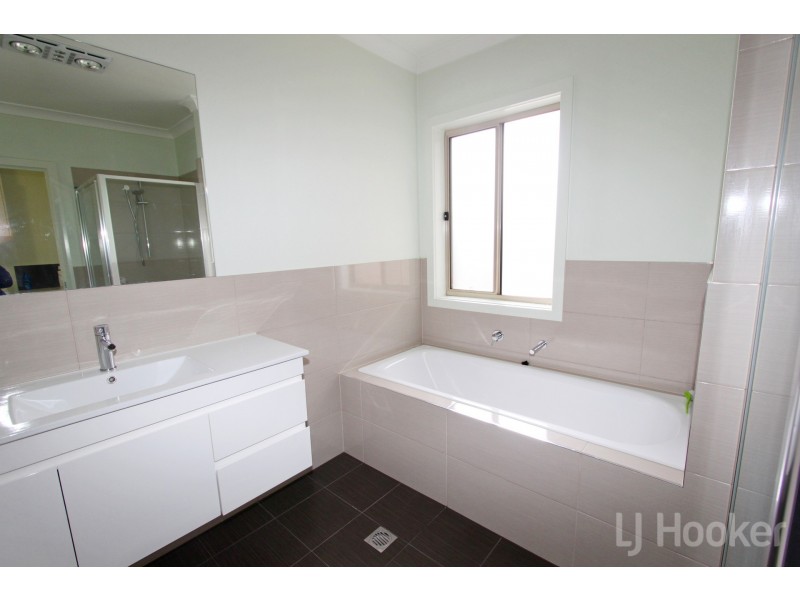 27 Christie Street, Googong NSW 2620