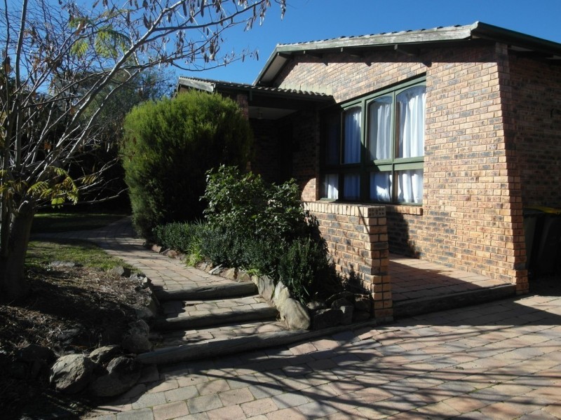 16 Graham Place, Queanbeyan West NSW 2620