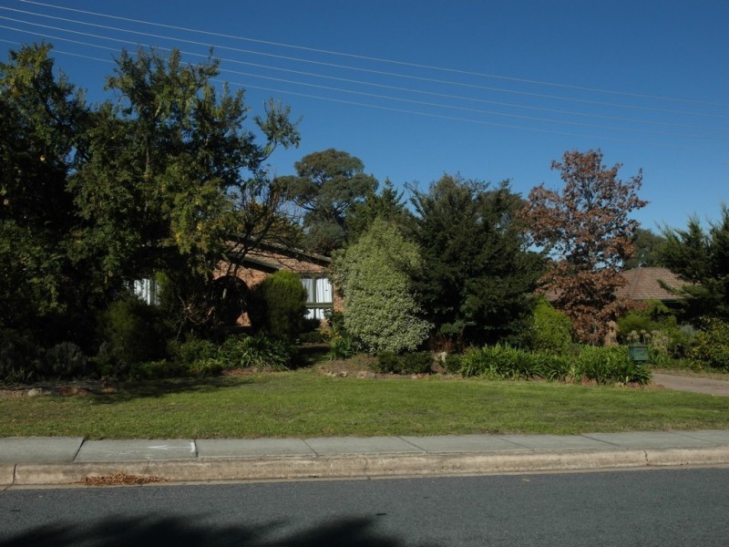 16 Graham Place, Queanbeyan West NSW 2620