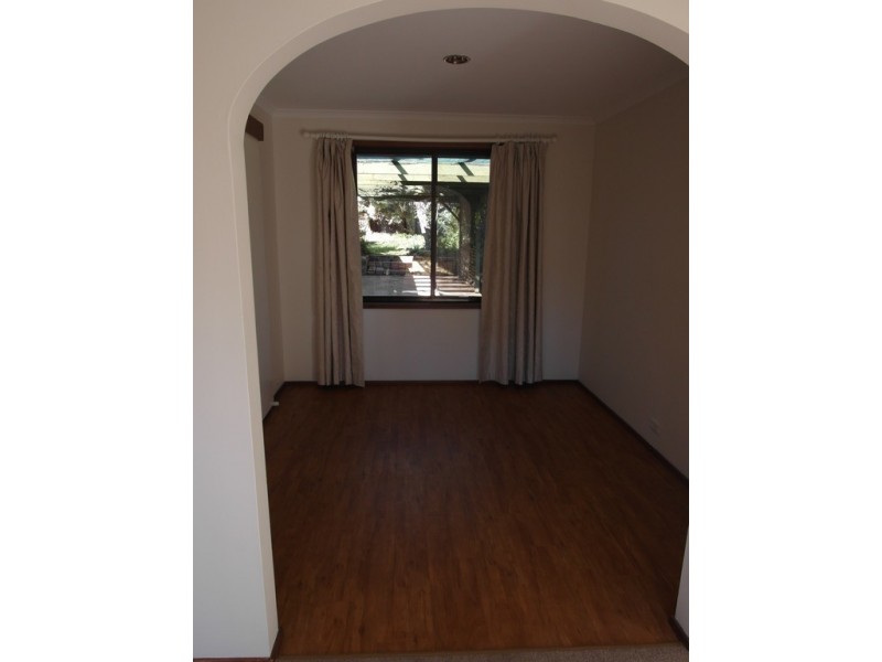 16 Graham Place, Queanbeyan West NSW 2620