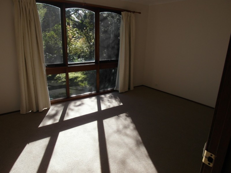 16 Graham Place, Queanbeyan West NSW 2620