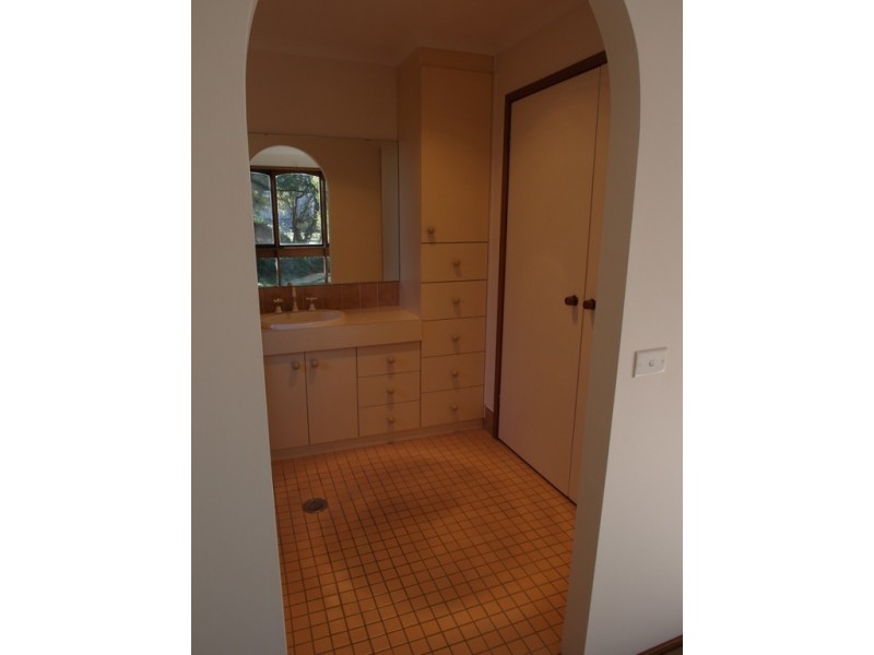 16 Graham Place, Queanbeyan West NSW 2620