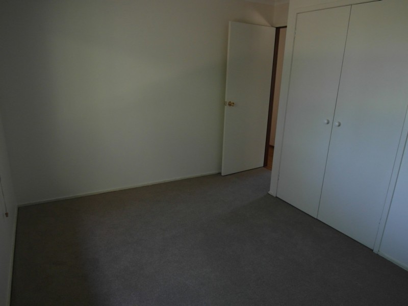 16 Graham Place, Queanbeyan West NSW 2620