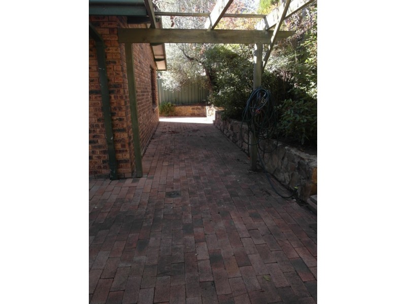 16 Graham Place, Queanbeyan West NSW 2620