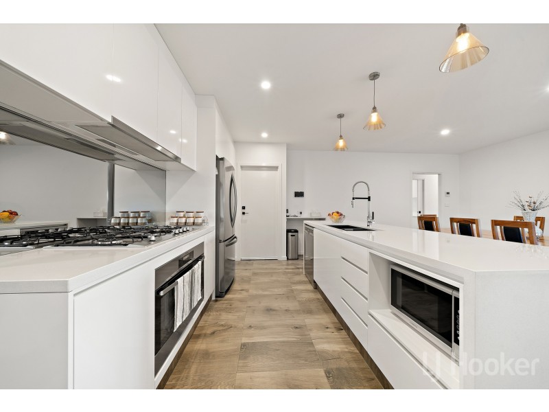32 Helen Circuit, Googong NSW 2620