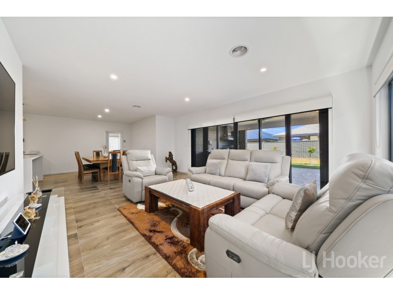 32 Helen Circuit, Googong NSW 2620