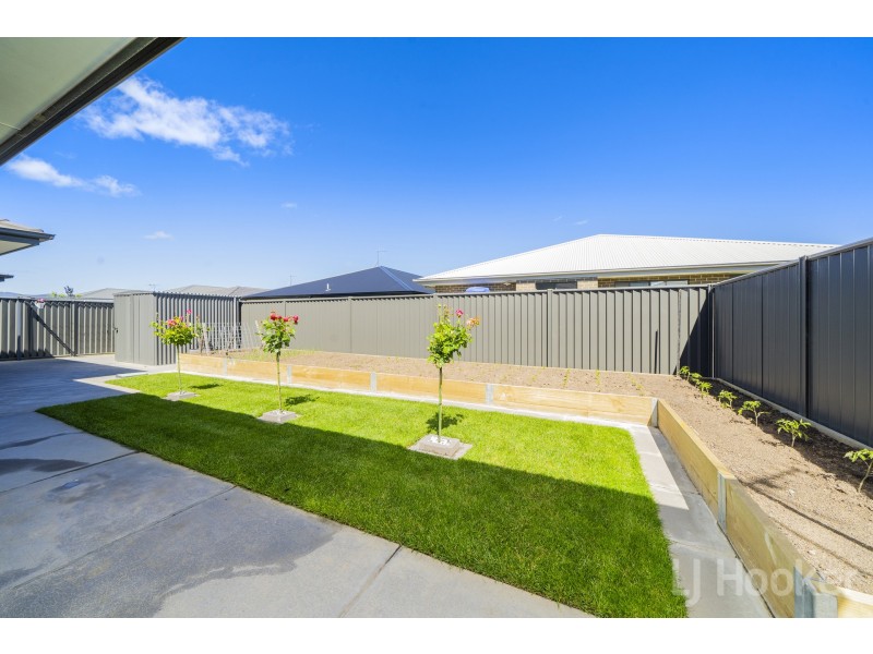 32 Helen Circuit, Googong NSW 2620