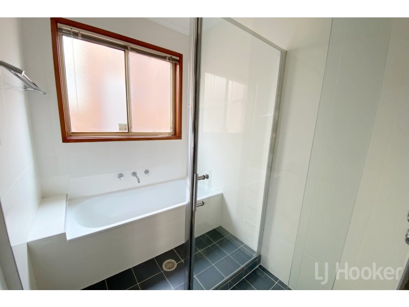 20/27 Elm Way, Jerrabomberra NSW 2619