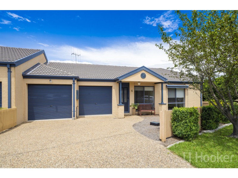 4 Palm Court, Jerrabomberra NSW 2619