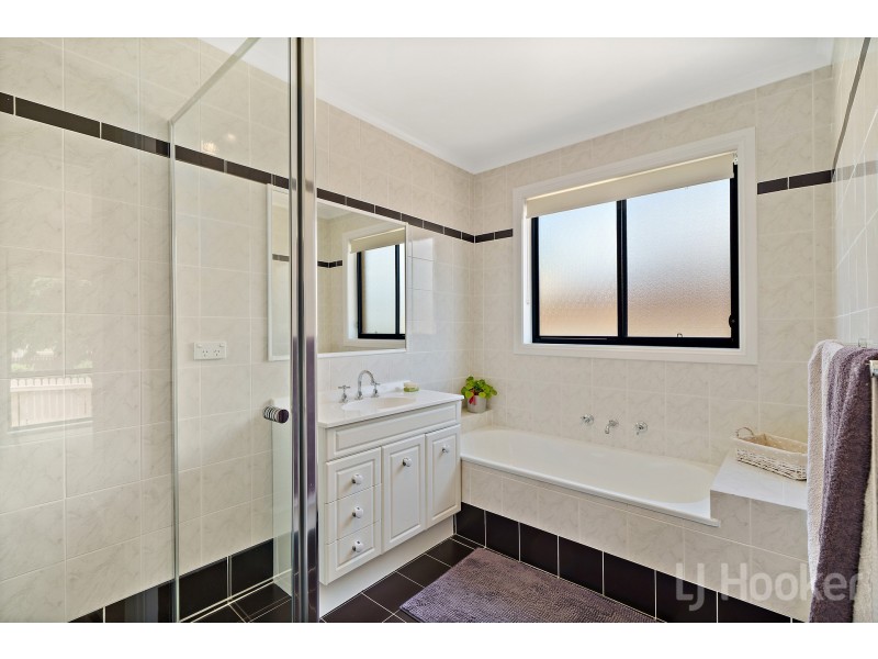 4 Palm Court, Jerrabomberra NSW 2619