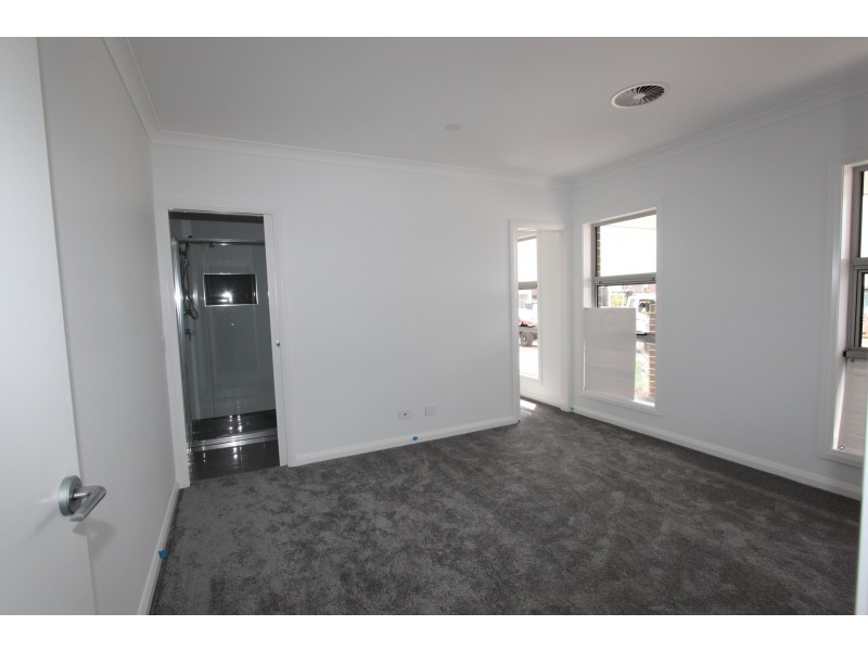 24 Tabrett Street, Googong NSW 2620