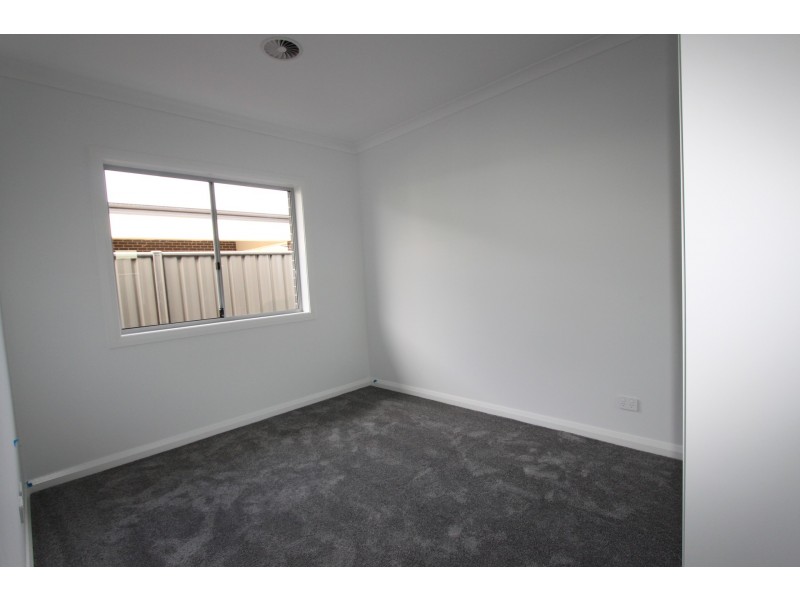 24 Tabrett Street, Googong NSW 2620