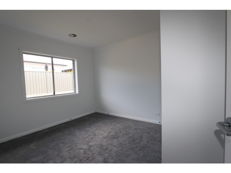 24 Tabrett Street, Googong NSW 2620