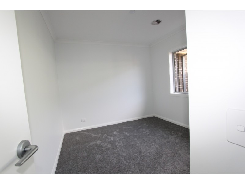 24 Tabrett Street, Googong NSW 2620