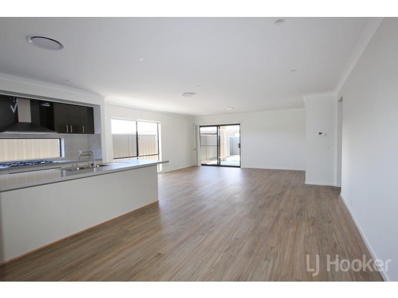 29 Zealie Bend, Googong NSW 2620