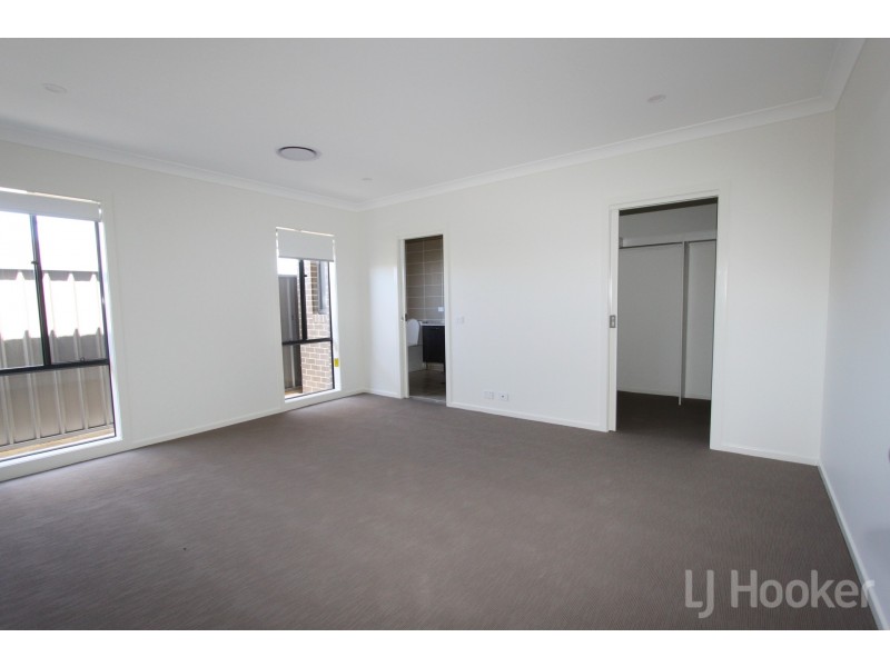 29 Zealie Bend, Googong NSW 2620