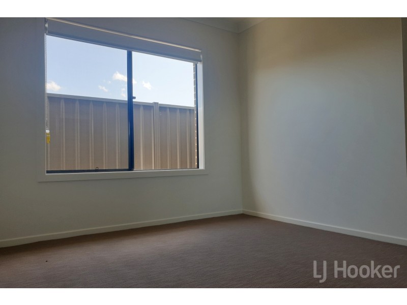 29 Zealie Bend, Googong NSW 2620