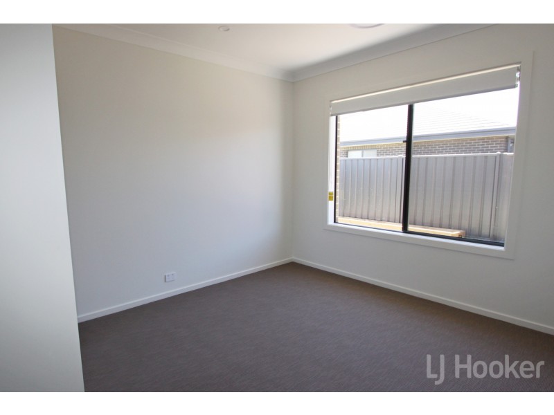29 Zealie Bend, Googong NSW 2620