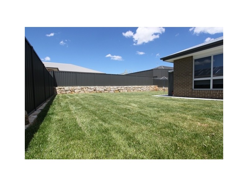36 Aprasia Avenue, Googong NSW 2620
