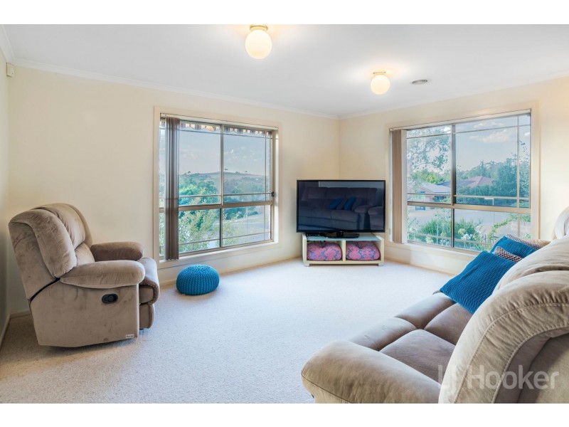 2 English Grove, Jerrabomberra NSW 2619