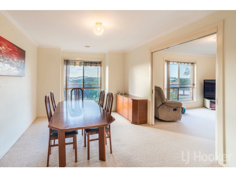 2 English Grove, Jerrabomberra NSW 2619