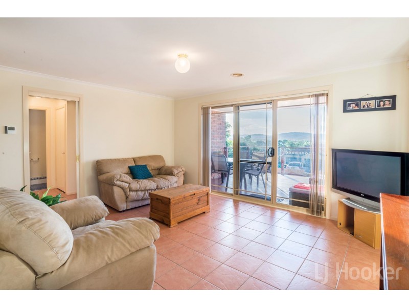 2 English Grove, Jerrabomberra NSW 2619