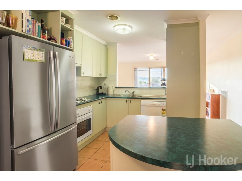 2 English Grove, Jerrabomberra NSW 2619