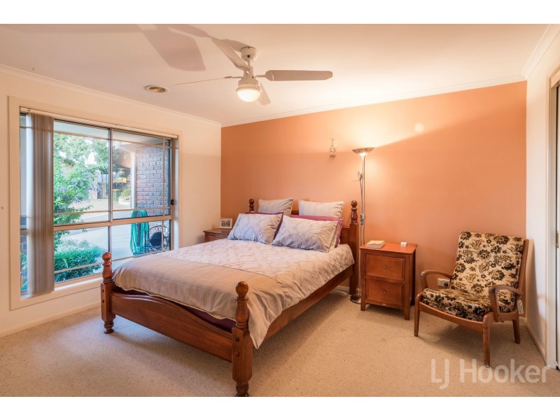 2 English Grove, Jerrabomberra NSW 2619