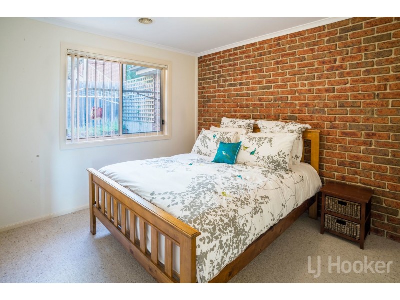 2 English Grove, Jerrabomberra NSW 2619