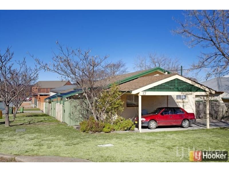 4/17 Moore Street, Queanbeyan NSW 2620