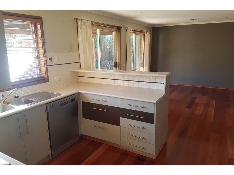 6 Snowgum Place, Jerrabomberra NSW 2619