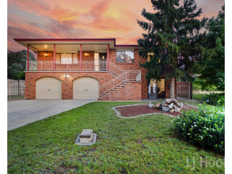 63 Crest Park Parade, Queanbeyan West NSW 2620