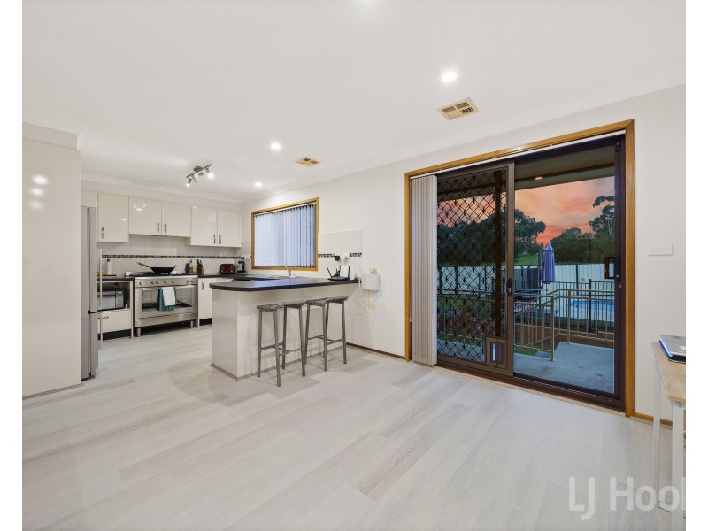 63 Crest Park Parade, Queanbeyan West NSW 2620